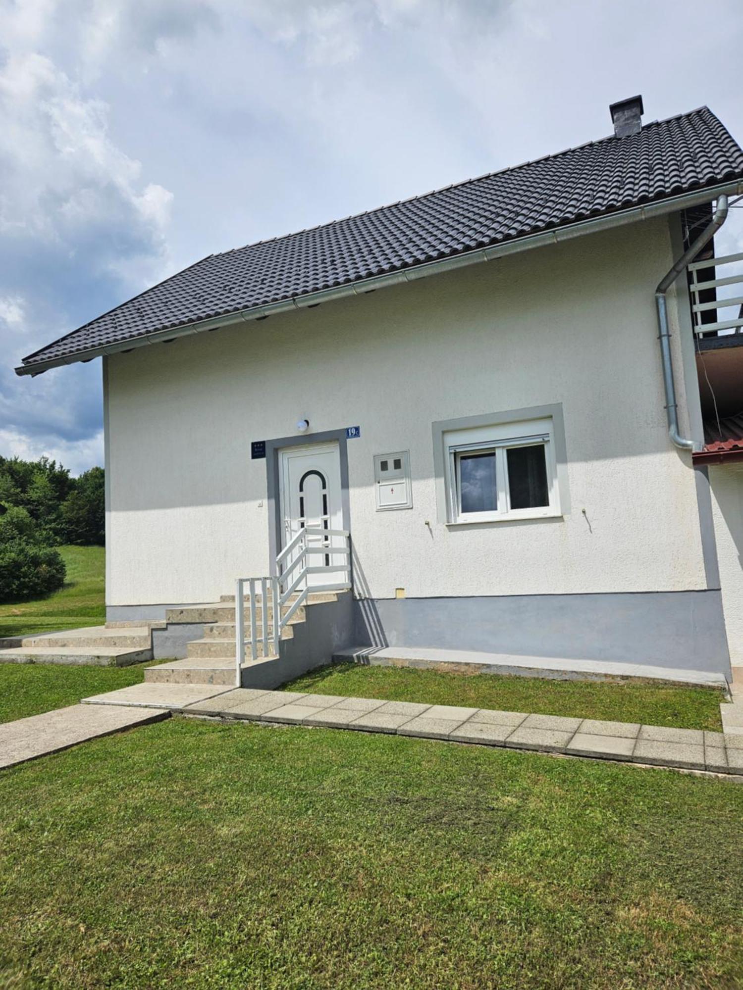 Apartman Mile - Holiday House Smoljanac Ngoại thất bức ảnh