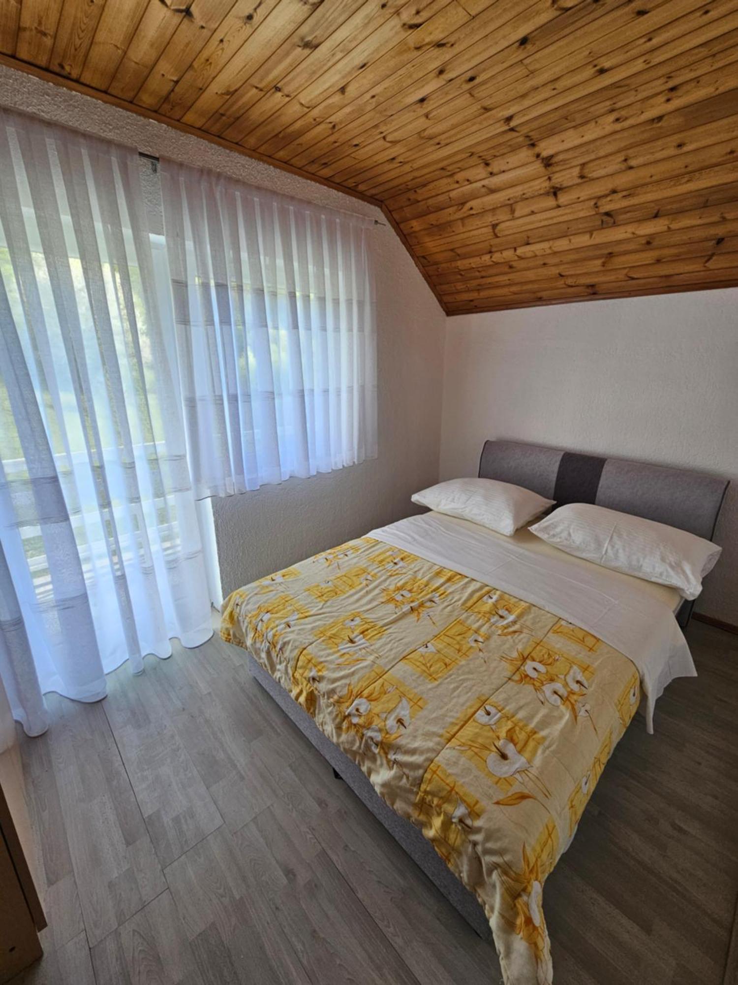 Apartman Mile - Holiday House Smoljanac Ngoại thất bức ảnh