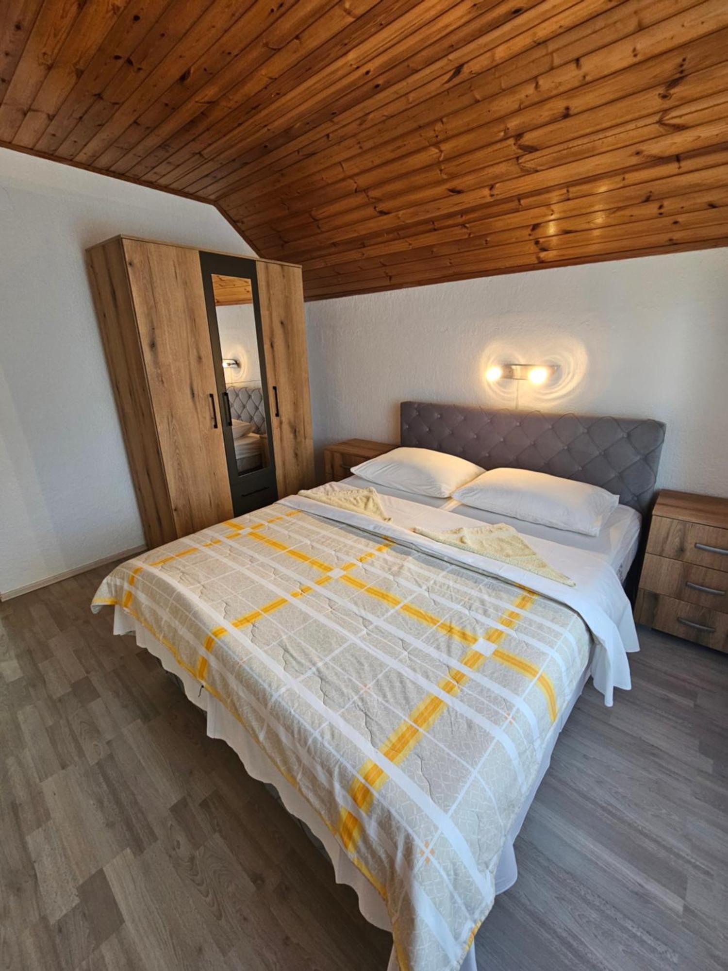 Apartman Mile - Holiday House Smoljanac Ngoại thất bức ảnh